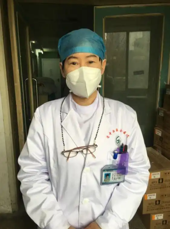  中国医生每张口罩背后的脸上,都写着让我们感动不已的故事