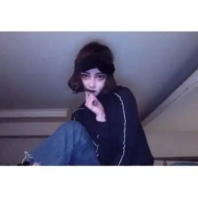  让烟酒陪我痛.放纵一切.在灯红酒qq女生头像我要个性网