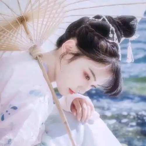  穿书她一朝穿越入书中,美丽少女变孕妇,还是反派男主的孩子