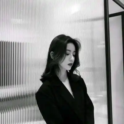  高冷气质女黑白头像,霸气超拽黑白女生头像