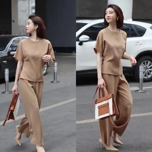  真正有高级感的女人,穿衣都不会繁杂,都爱极简穿搭,展现高品位