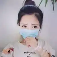 戴口罩的女生情侣头像