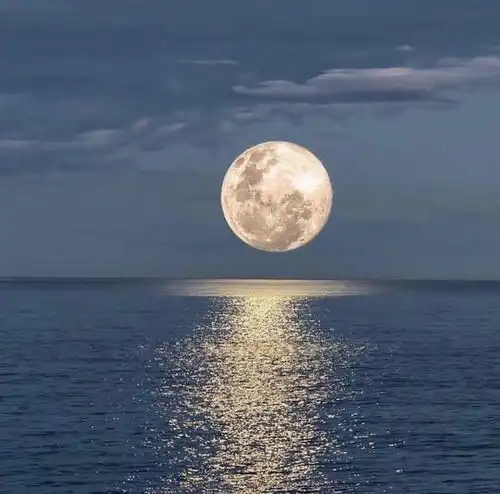 紫色山水风景微信头像海上日出