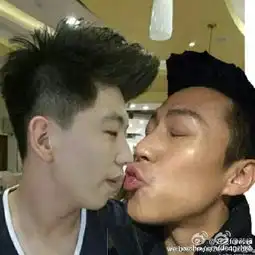  邓超热吻照被恶搞第二波与多位男网友热吻