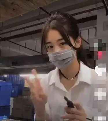 抖音惊现网红打工妹,网友瞬间让我找到了恋爱的感觉