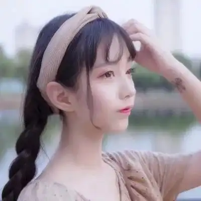 春风十里扬州路,卷上珠帘总不如
