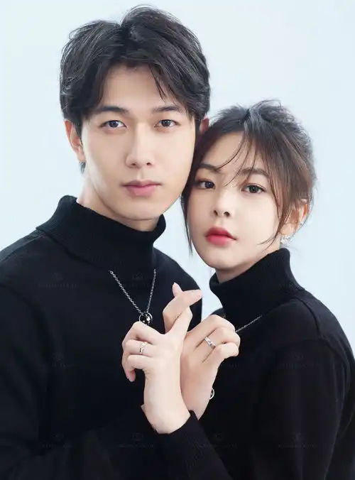  情侣装个性婚纱照杭州婚纱摄影排名在排行榜前十名哪家好杭州拍个性婚纱照价格多少钱合适杭州在哪里拍婚纱照哪家好杭州金夫人集团官网