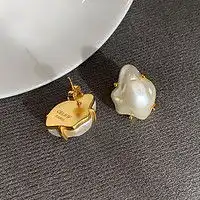  无珍珠耳饰无不规则珍珠耳环女式轻奢小众设计耳钉复古气质奶油白一对现货有标多少钱