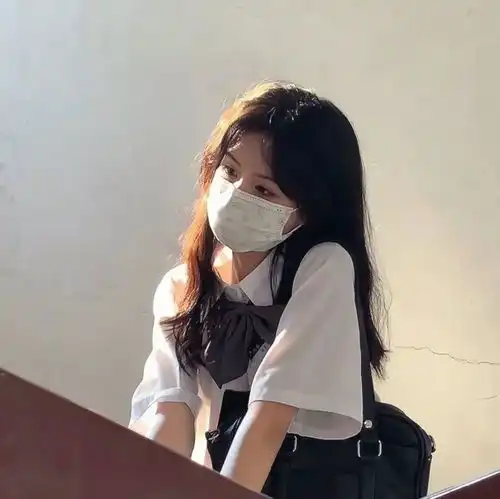  头像人类的世界好无趣都没有浪漫的事件发生