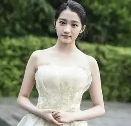  关晓彤眼袋都出来了,拍吻戏表情好吓人,可以直接演大妈