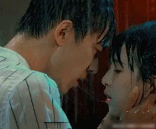 接吻拉丝的情侣头像李女