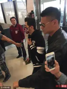  少女心周杰伦戴粉红色口罩