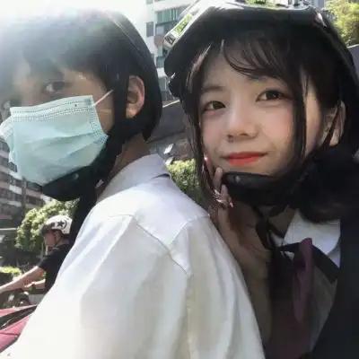 一人一半情侣头像真人房