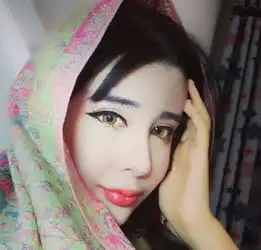  蛇精男自称是日俄混血直呼我像真人芭比娃娃