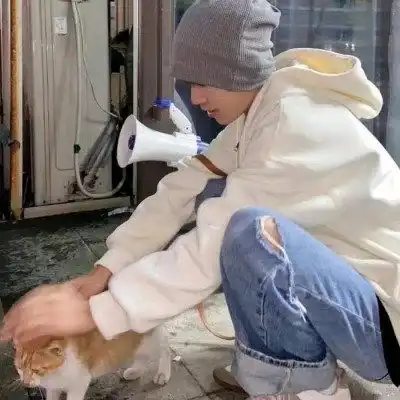  男女生抱狗头像,抱狗狗的真人头像