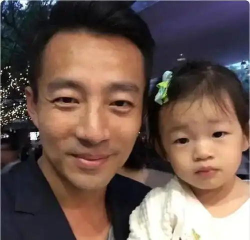  汪小菲跑车秀,降维打击具俊晔,大s酷吧我老公再次成笑柄