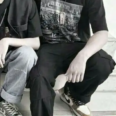  男生闺蜜头像一左一右两人帅气兄弟头像一对两张