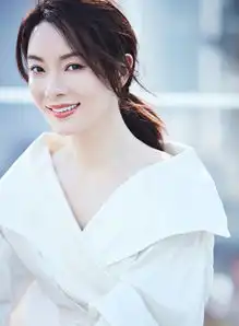  陈数生日曝最新写真大片温婉优雅尽显自律美