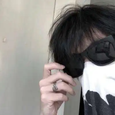 男生不露脸高级感头像
