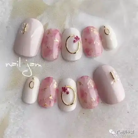  适合七夕约会的小清新女人味美甲