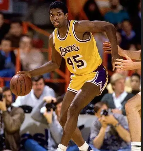 nba几乎不伤5大球星,詹皇似非人类一人连续出战1192场
