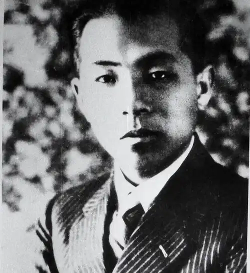  1936年,张学良活捉蒋介石前的合影,注意看两人表情,已貌合神离
