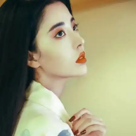  侧脸头像女,长发披肩高颜值的美女