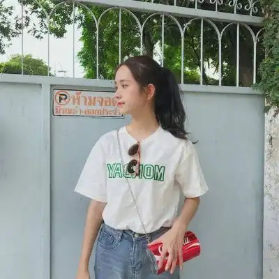 好看的qq群聊头像女生穿