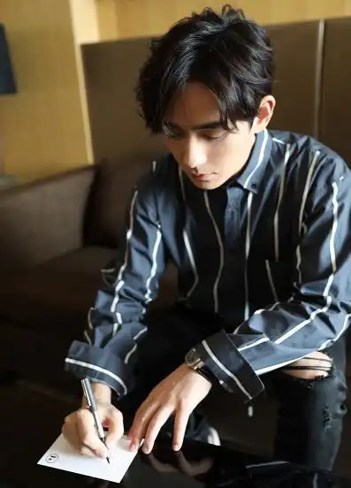  沈教授成男友穿搭教科书,各种风格随意切换,太帅了