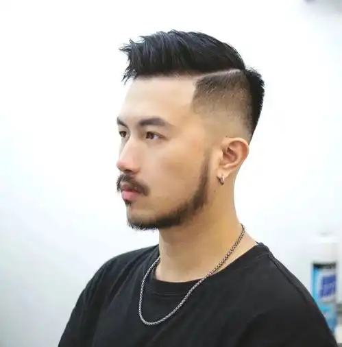  40岁男人别剪幼稚发型,这3款造型硬朗帅气,尽显熟男魅力