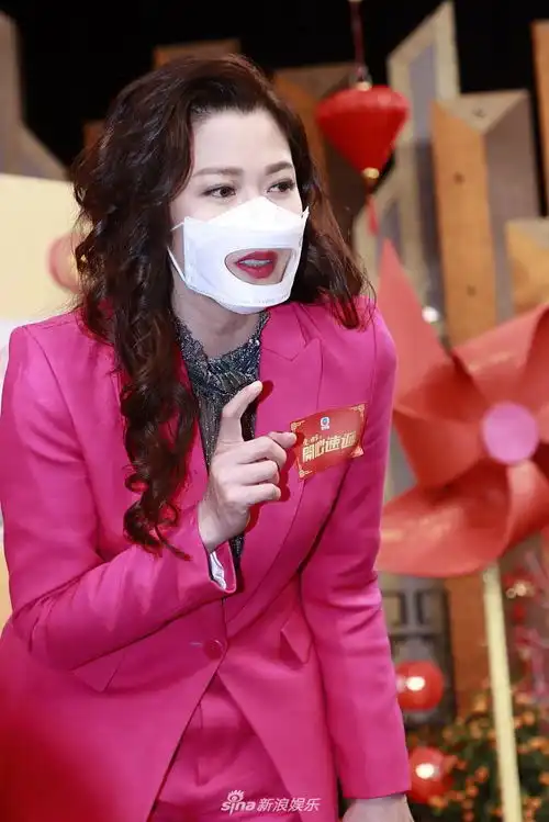  组图爱回家宣传女星镂空口罩吸睛刘恺威之父刘丹避谈杨幂
