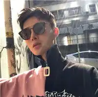  清新帅气男生头像简洁清新的帅哥