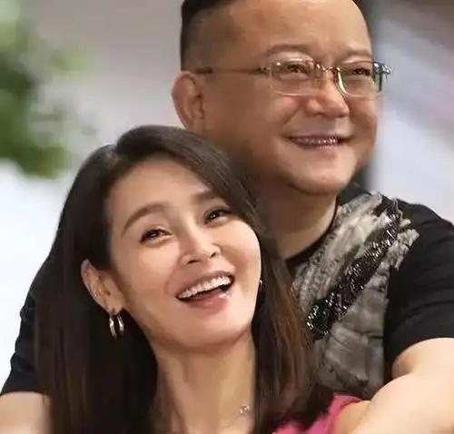  事实证明,被传移民美国的王刚,已经走上了另一条大道