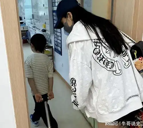  baby送儿子上学,曝她与黄晓明同在家长群,两人头像备注名曝光