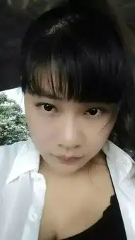  我是女生,今天很莫名其妙的被送快递的人笑我,我问他笑什么,他说看着我有点呆头呆脑的,我都感觉神经的