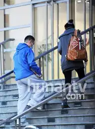  孙红雷戴口罩蒙面会女友