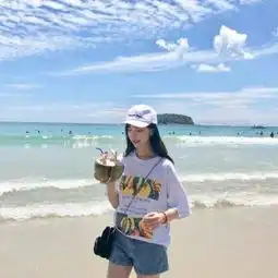  情侣头像一样的月,一样的山,一样的回着头微笑的少年
