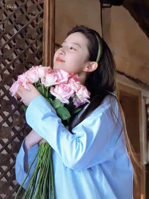 刘亦菲捧花头像画像
