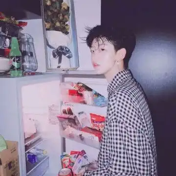 情侣博主拍头像超越