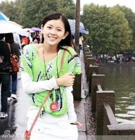  组图快女钟文娟走红网络清新脱俗被称为精灵女生