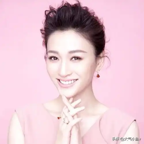  冻龄女神李小冉