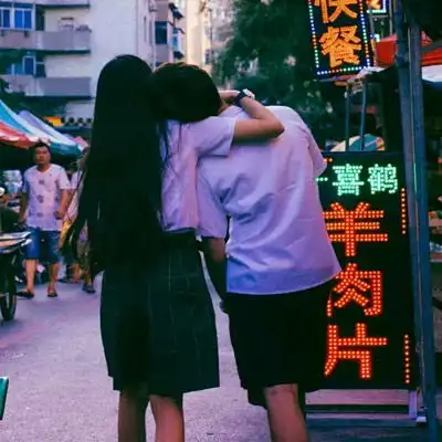 超火隐蔽情侣头像一对羞