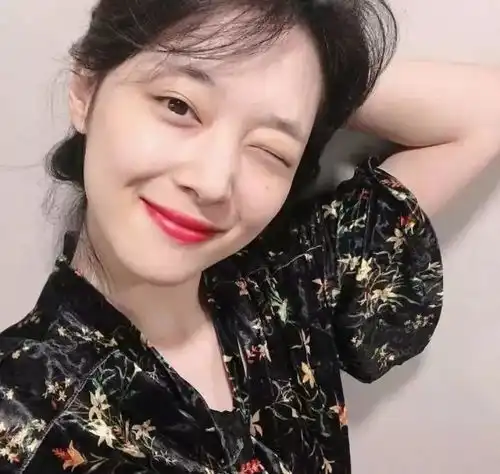  崔雪莉开通微博周星驰为林允庆生甜美果汁颜少女,必然当红又受宠