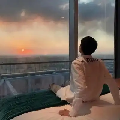 男女生背影头像情头
