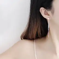  气质女神必备素雅之美少了耳环怎么能行