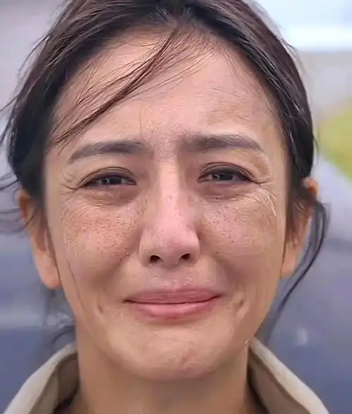  镜头前美艳四射,真人却干瘦枯黄,这4位上镜脸女星反差好大