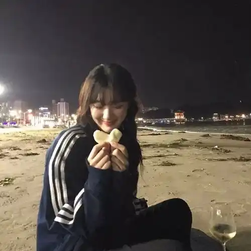 qq头像女生可爱萌 侧脸