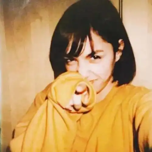  黄色女生头像