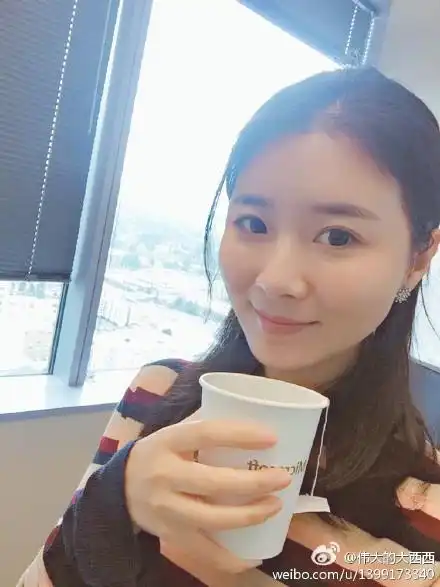  微软小冰头像那个女孩是谁