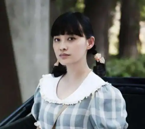  这几位女星年纪大了还演少女,孙俪唐嫣很甜美,她让人吃不下饭